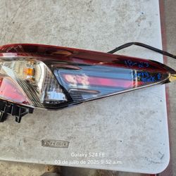 Toyota Camry Right Tail Light Oem 