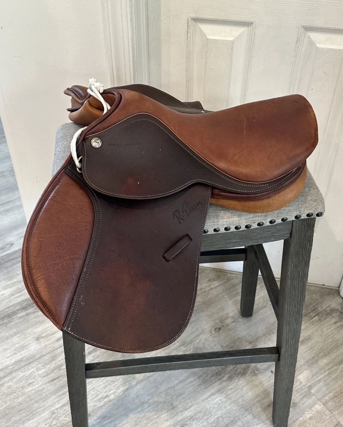 17” Pessoa Rodrigo jumping Saddle Medium Gullet/tree Needs Work See Description