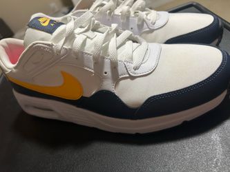 Men’s Nike shoes size 13