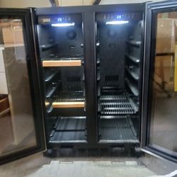 Lambo Wine and Beverage cooler model LBD6BD