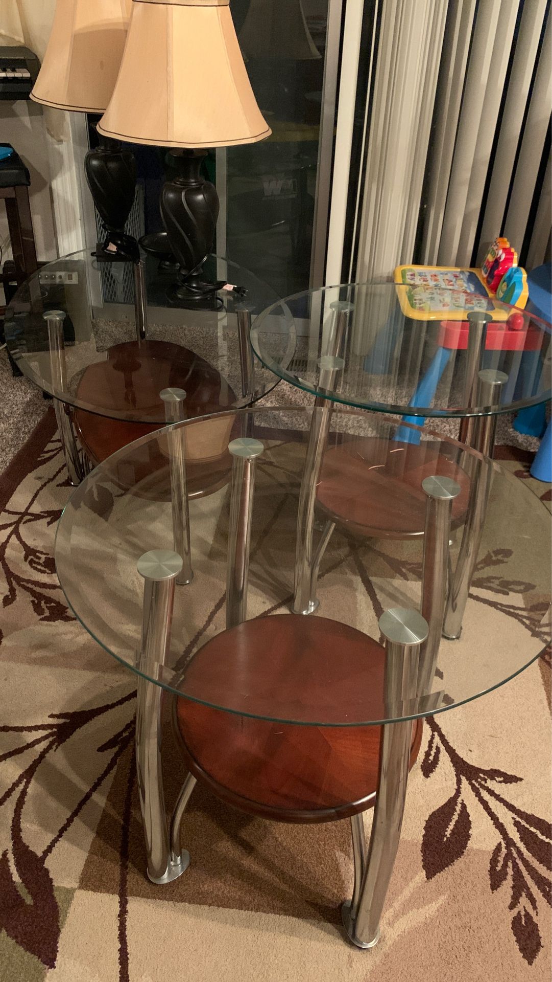 Glass Coffee table 2 side 2 lamps