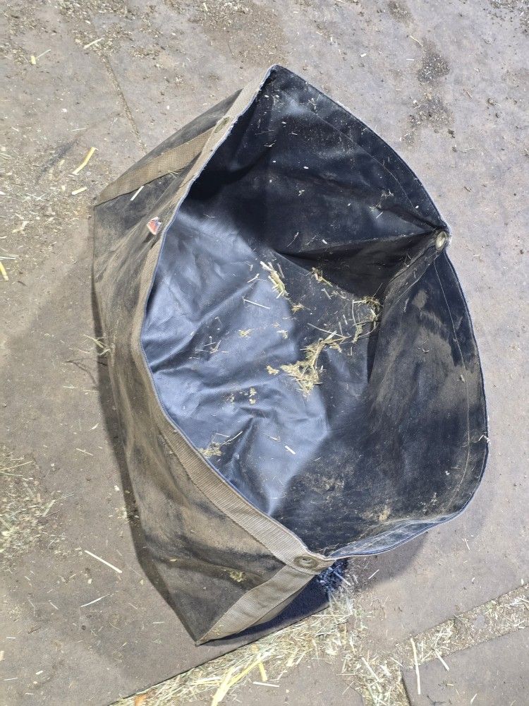 Horse Trailer Hanging Feeder