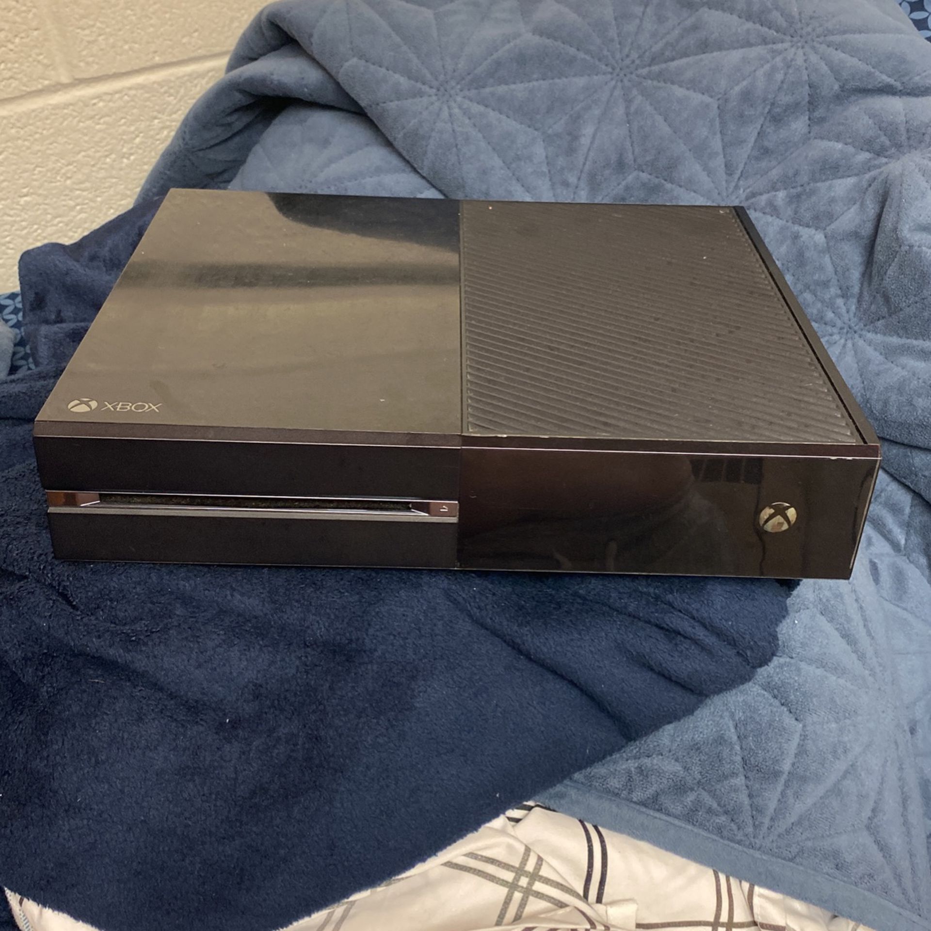 Xbox 1 for sale w/ games/controllers