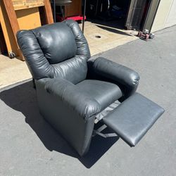 Kids Small Recliner Chair Black PU Leather Good Condition