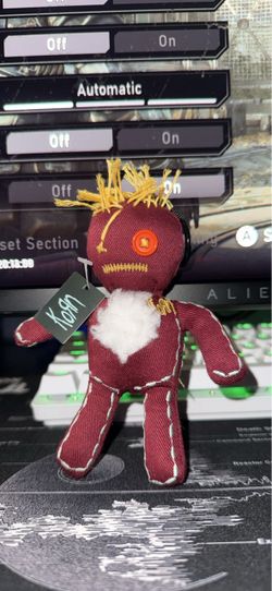 korn issues keychain blind box BROWN/MAROON -TRADE FOR PINK ONLY