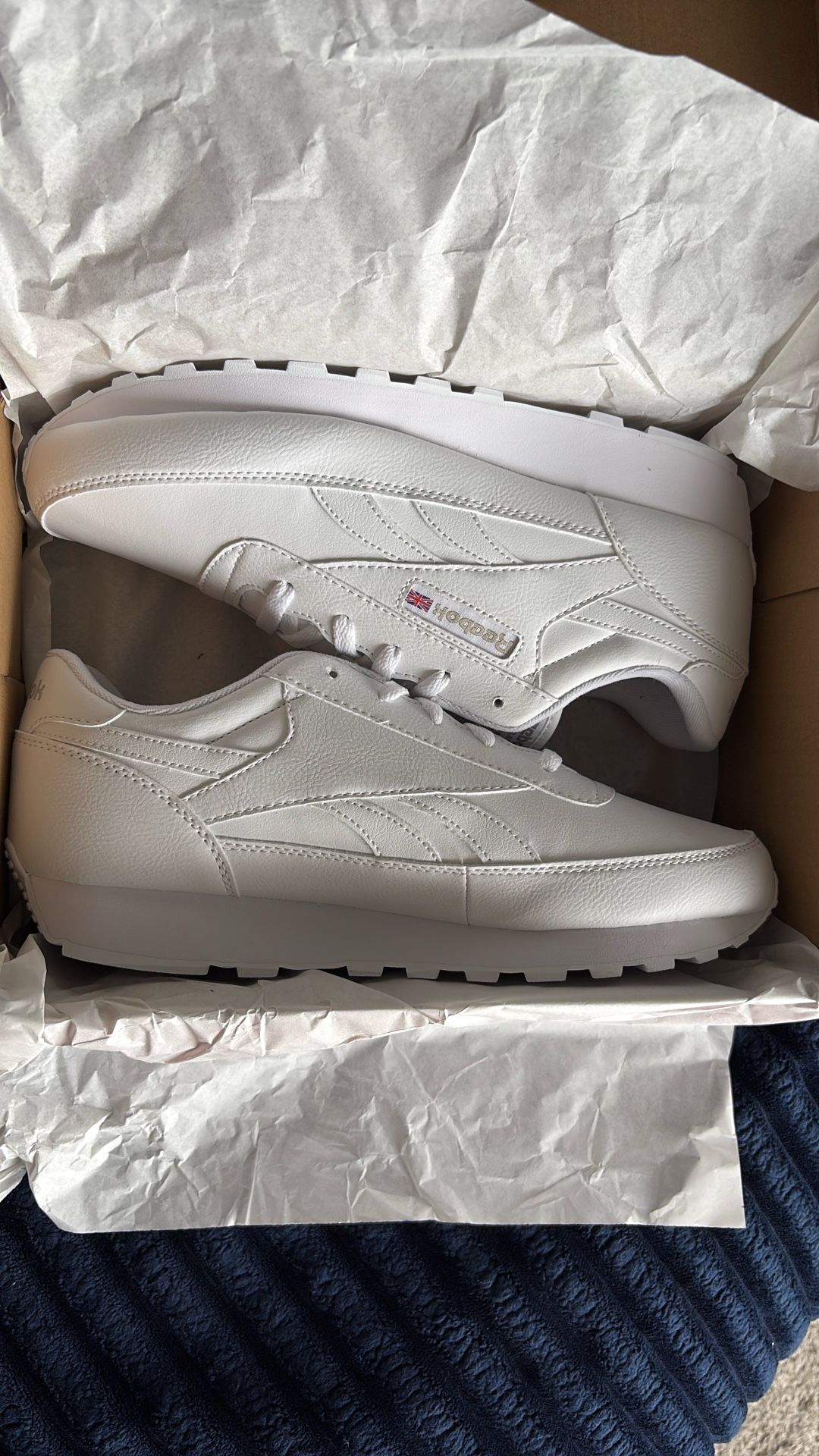 MENS REEBOK CLASSIC SIZE 10.5 And 9