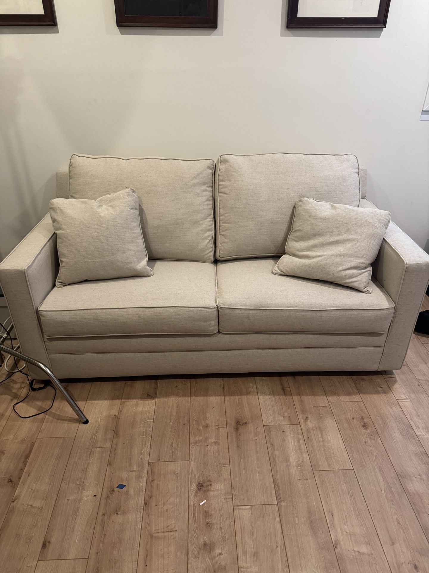 Aynar 72'' Upholstered Sleeper Sofa