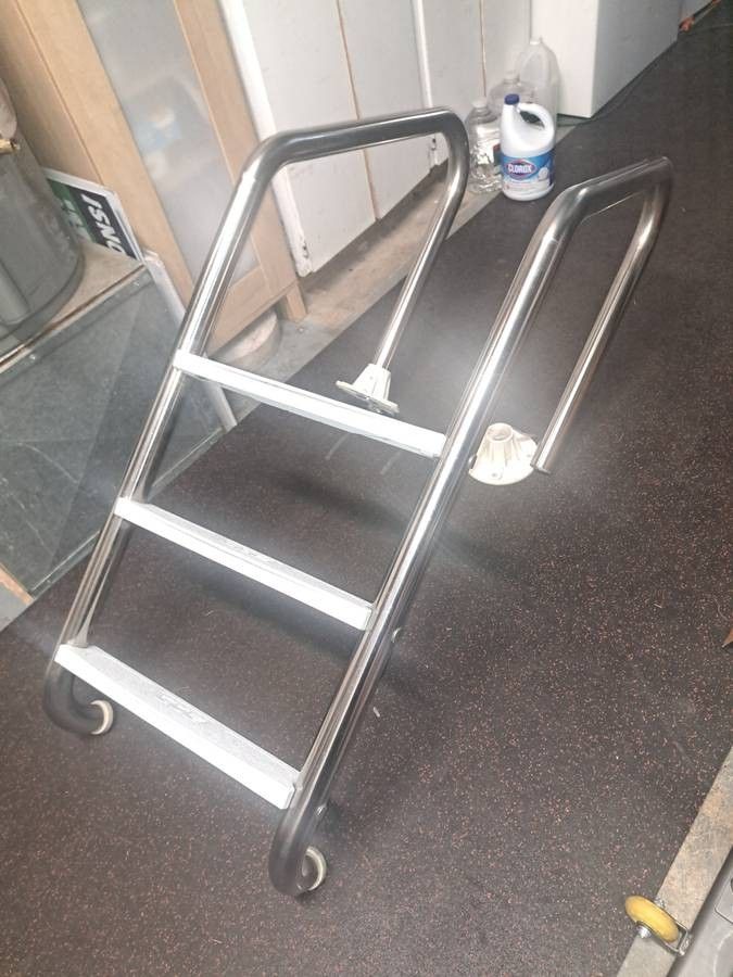 NEW 3-STEP POOL LADDER