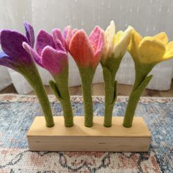 Lovevery Felt Flowers