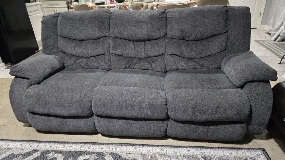 Comfortable Ashley Gray Reclining Sofa Set In Excellent Condition