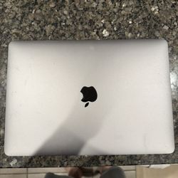 MacBook Pro (13-inch, 2017, Four Thunderbolt 3 ports)