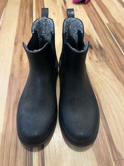Women’s rain boots