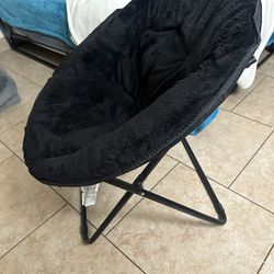 black portable chair