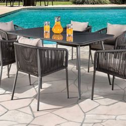 New Outdoor Dining Set! Includes Free Delivery 🚚! 
