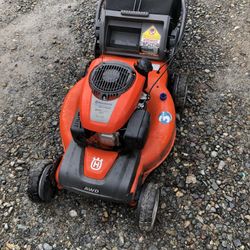 Awd Husqvarna self-propelled lawnmower works great