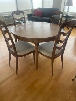 Solid honey-colored Wood Round Table + 4 chairs