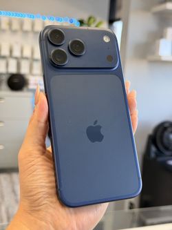 IPhone 17 pro max 256 gb carrier: AT&T