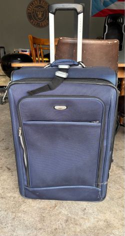 Hugh luggage with wheels
