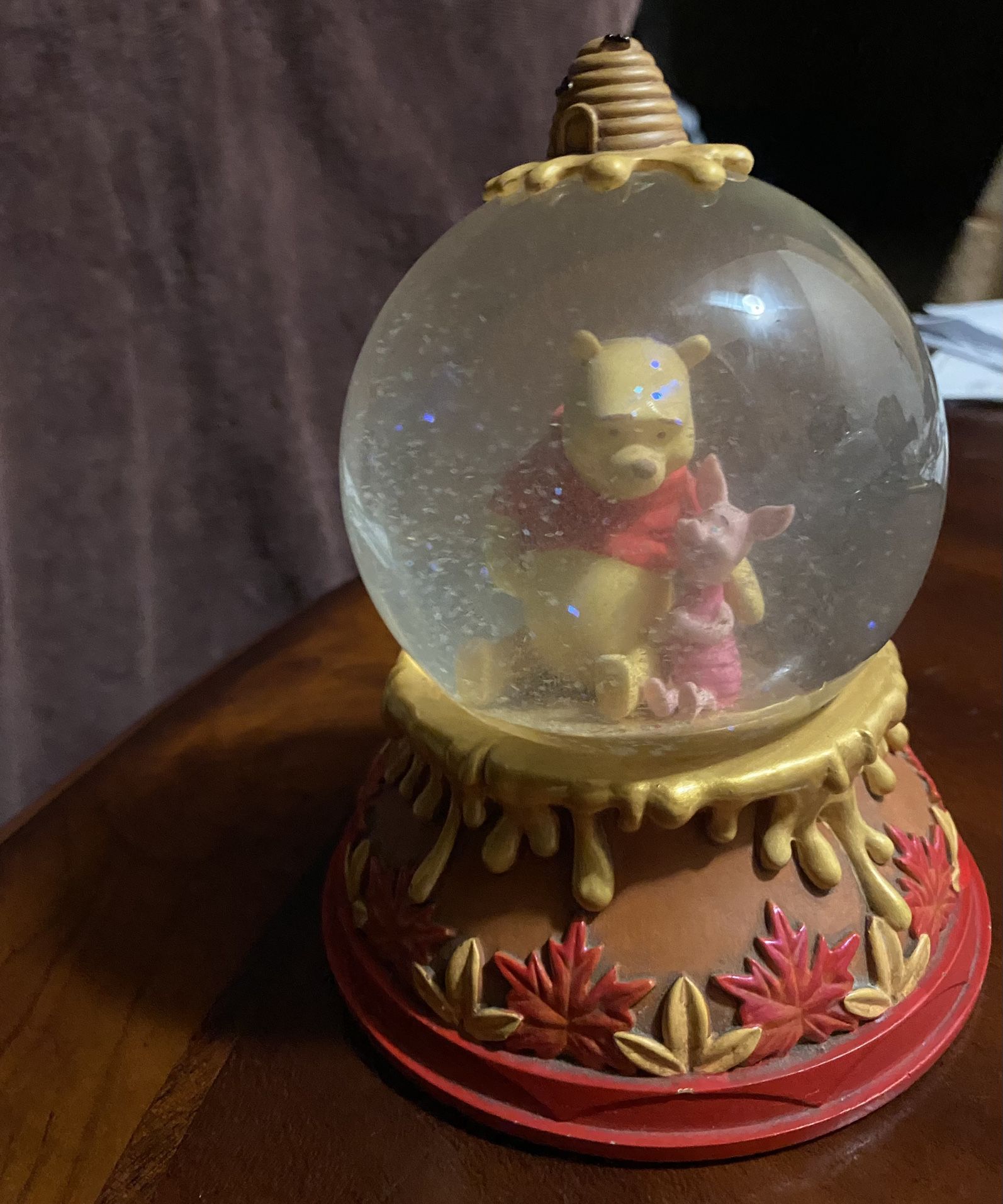 Winnie the pooh old collectible snow globe
