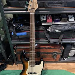 Squier Jazz Bass 5 String