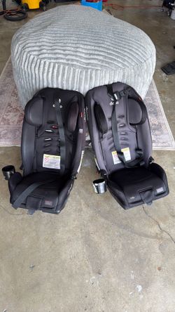Two Diono Radian R 3 across car seats (2020 manufacture date)