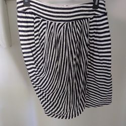 Women's Lil brand Navy Blue & White Striped Skirt Size 4