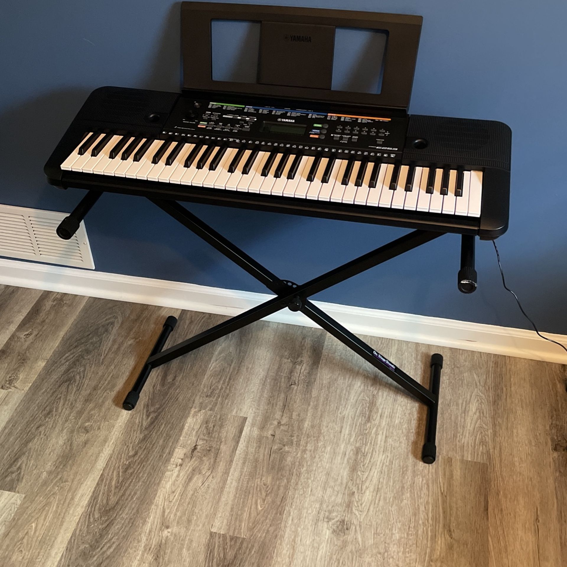 Yamaha PSR E253 Electronic Keyboard with stand