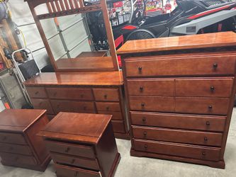 Bedroom set no Bed