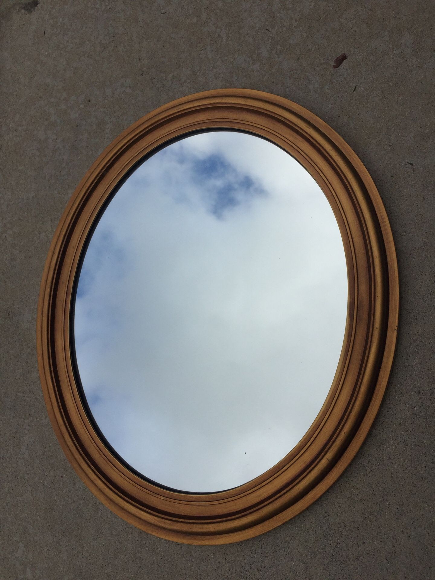 Oval mirror 22x26 gold color