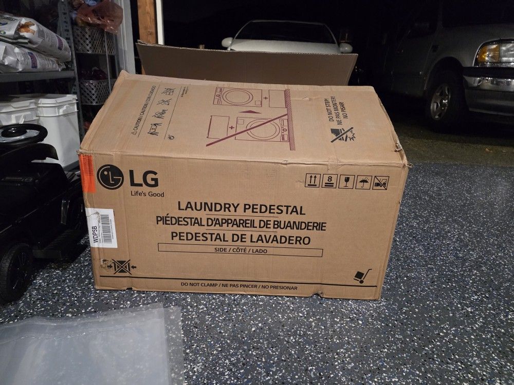 LG 29 in. Laundry Pedestal with Storage Drawer for Washers and Dryers in Black Steel