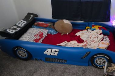 Twin size race car bed