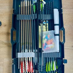 Archery arrows with case