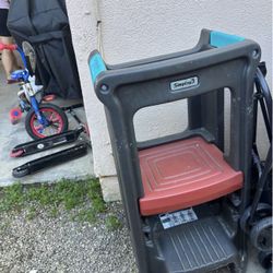  Simplay3 Toddler Tower adjustable stool. 