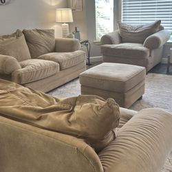 Bassett Couch Set 
