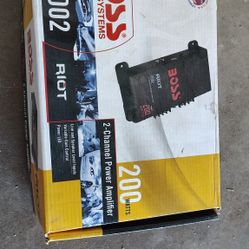 Boss Riot 200 Watt Amp