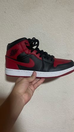 Air Jordan 1 Mid “Bred” size 10