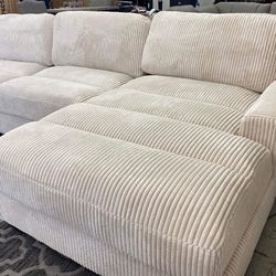 New Off White Corduroy Modular Sectional Couch! Includes Free Delivery 🚚! 