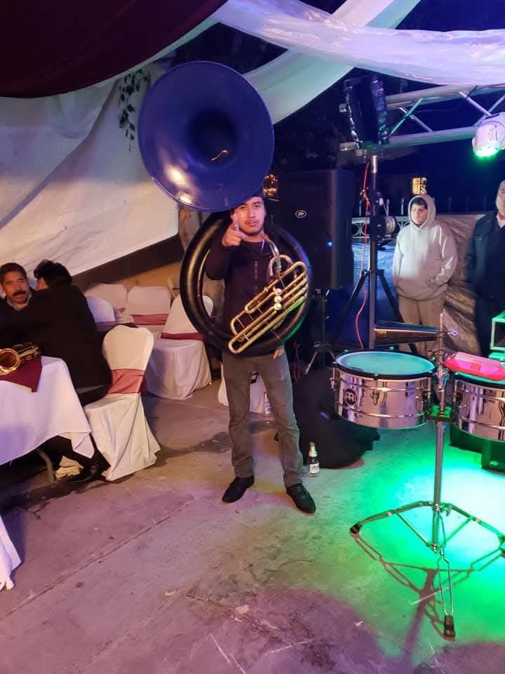 Tuba Conn Cantante