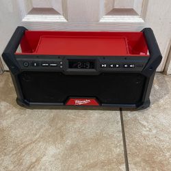 Milwaukee Bluetooth Jobsite Radio