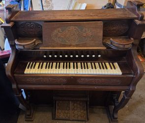 Esty Organ Co. Pump Organ