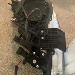 Brand New Right Headlight For A 2013 Infiniti G37