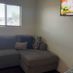 Sectional Couch   Serious Offer Please  Pick Up Only 
