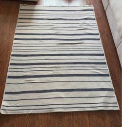 5x7 rug - washable - great condition