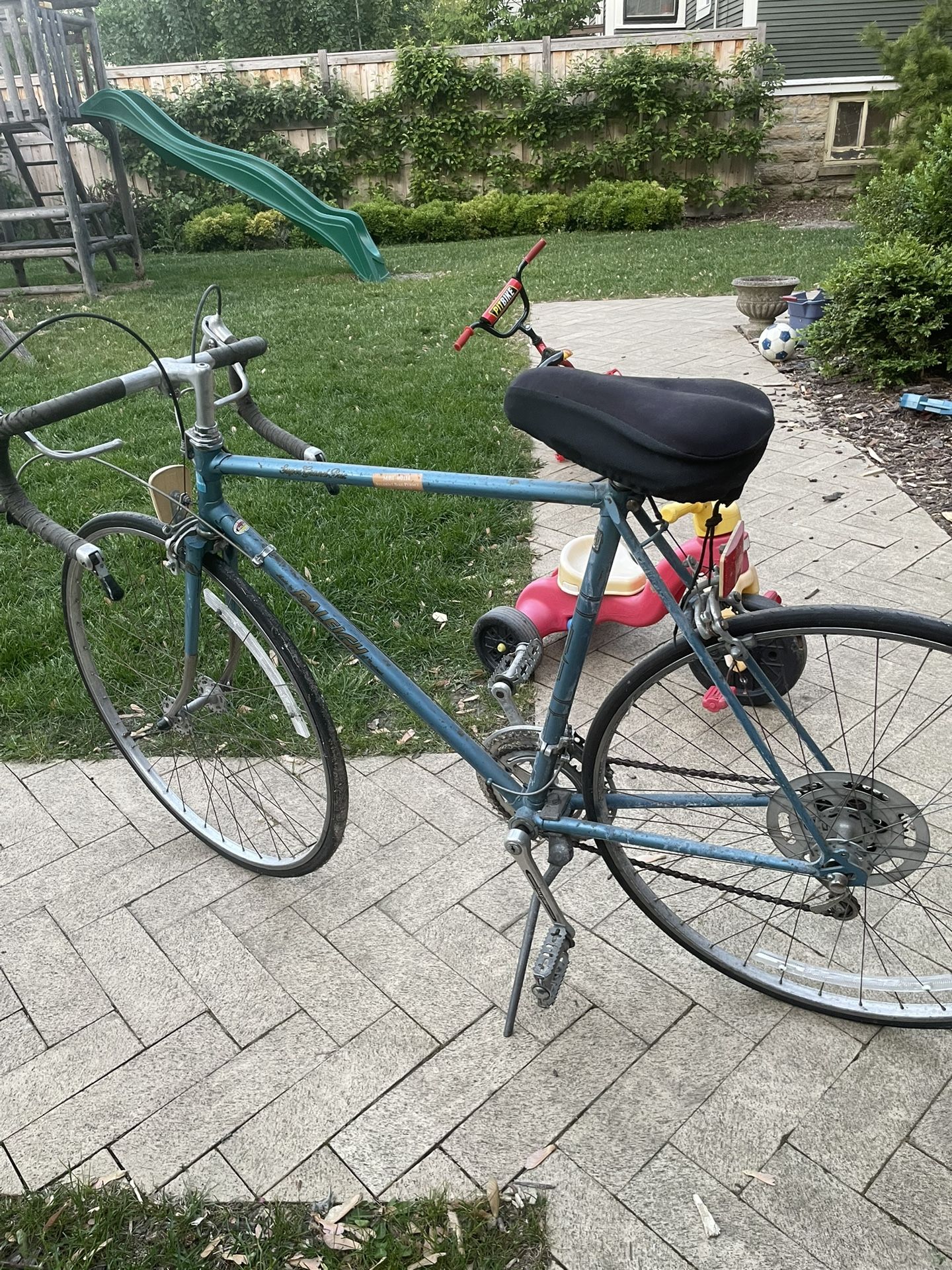 Vintage 1980s Raleigh Sportif Men's 10-Speed Road Bike – Classic Steel Frame