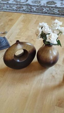 2 piece set decorative vases