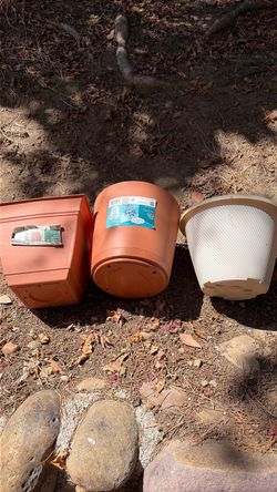 Set of 3 Plastic Planters / Flower Pots