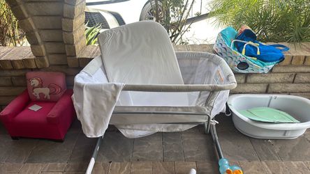 Bed side bassinet