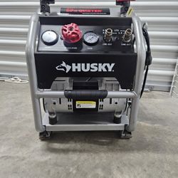 HUSKY 4.5 gallons 175psi compressor