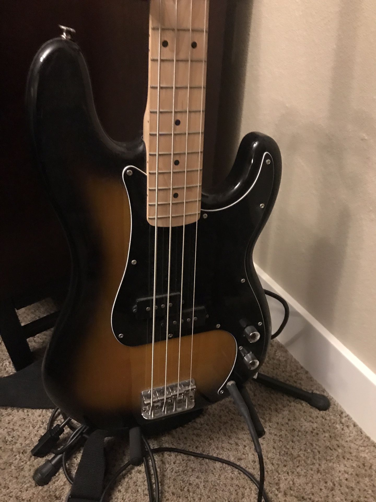 Squier p bass with fender amp guitar bag cord