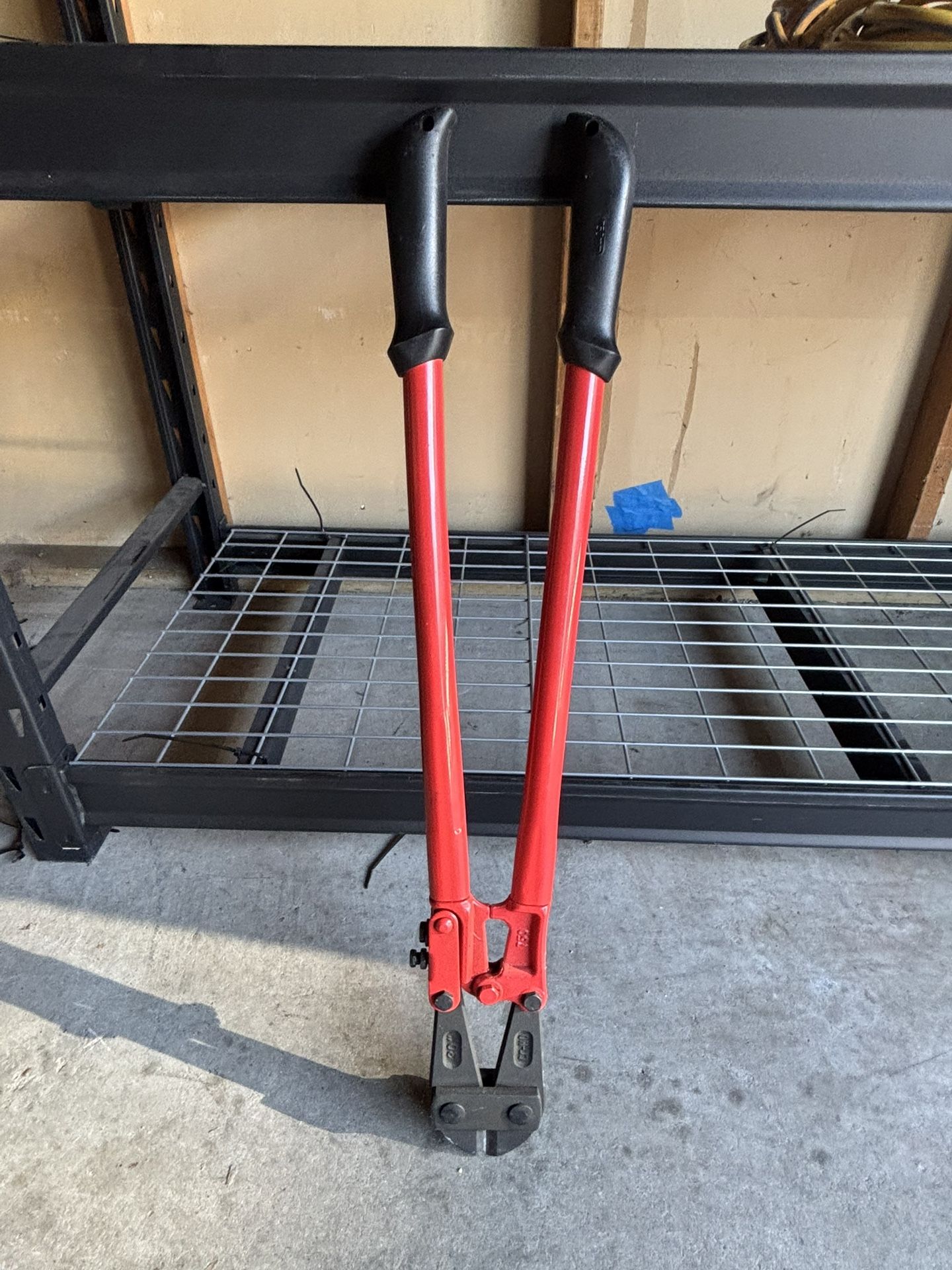 Bolt cutters